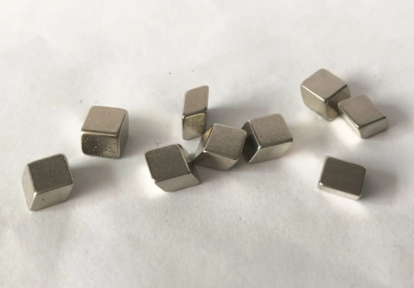 Ni Cu Ni Coating N38 NdFeB Magnet Block Special Shaped For Hardware Machinery